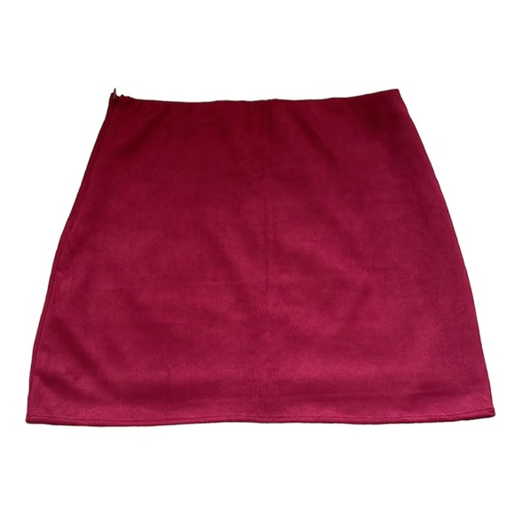 🎉 2x HP! 🎉 Francesca’s Collections Skirt Mi Ami Red Floral Skirt - Picture 5 of 5